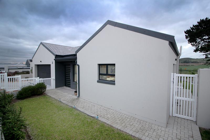 3 Bedroom Property for Sale in Reebok Western Cape